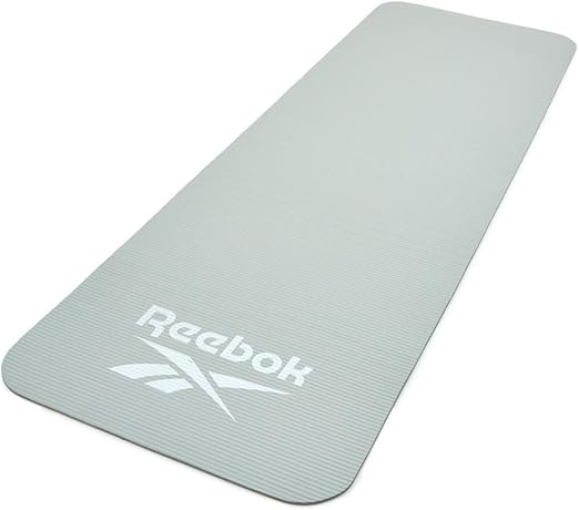 Reebok träningsmatta 7 mm i rullad form för enkel förvaring, grå färg